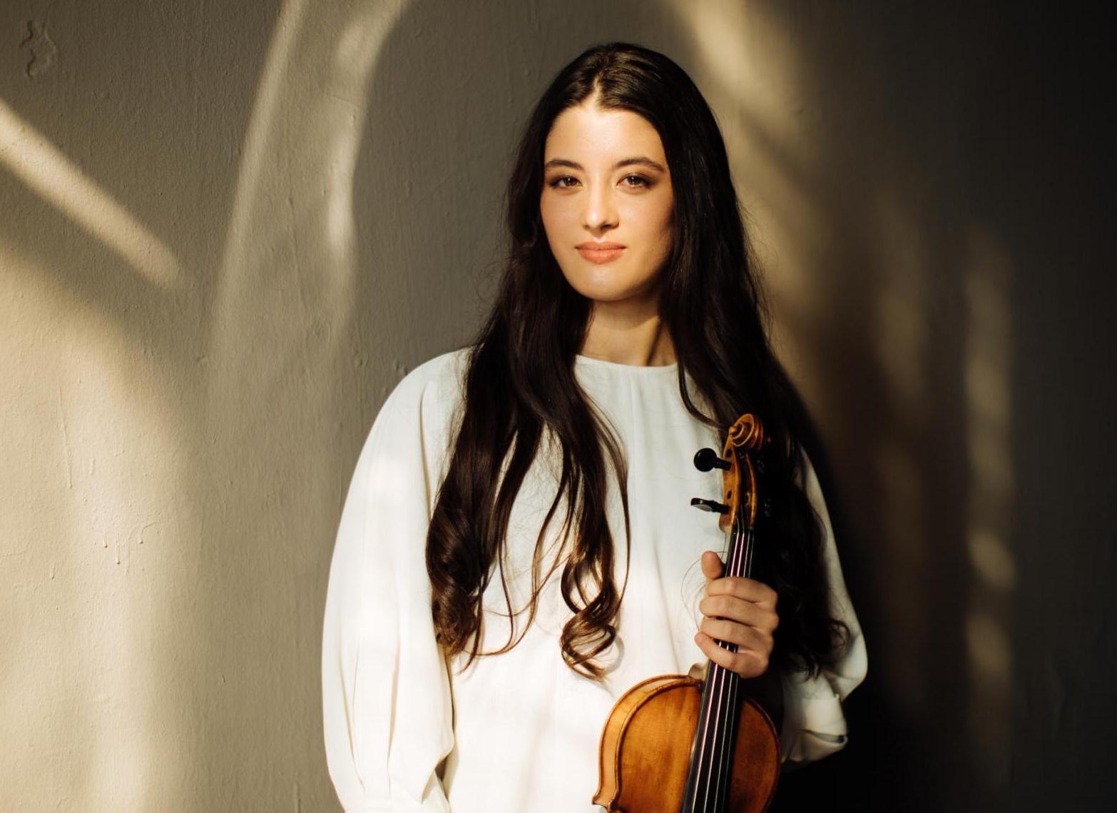 Portrait of violinist María Dueñas