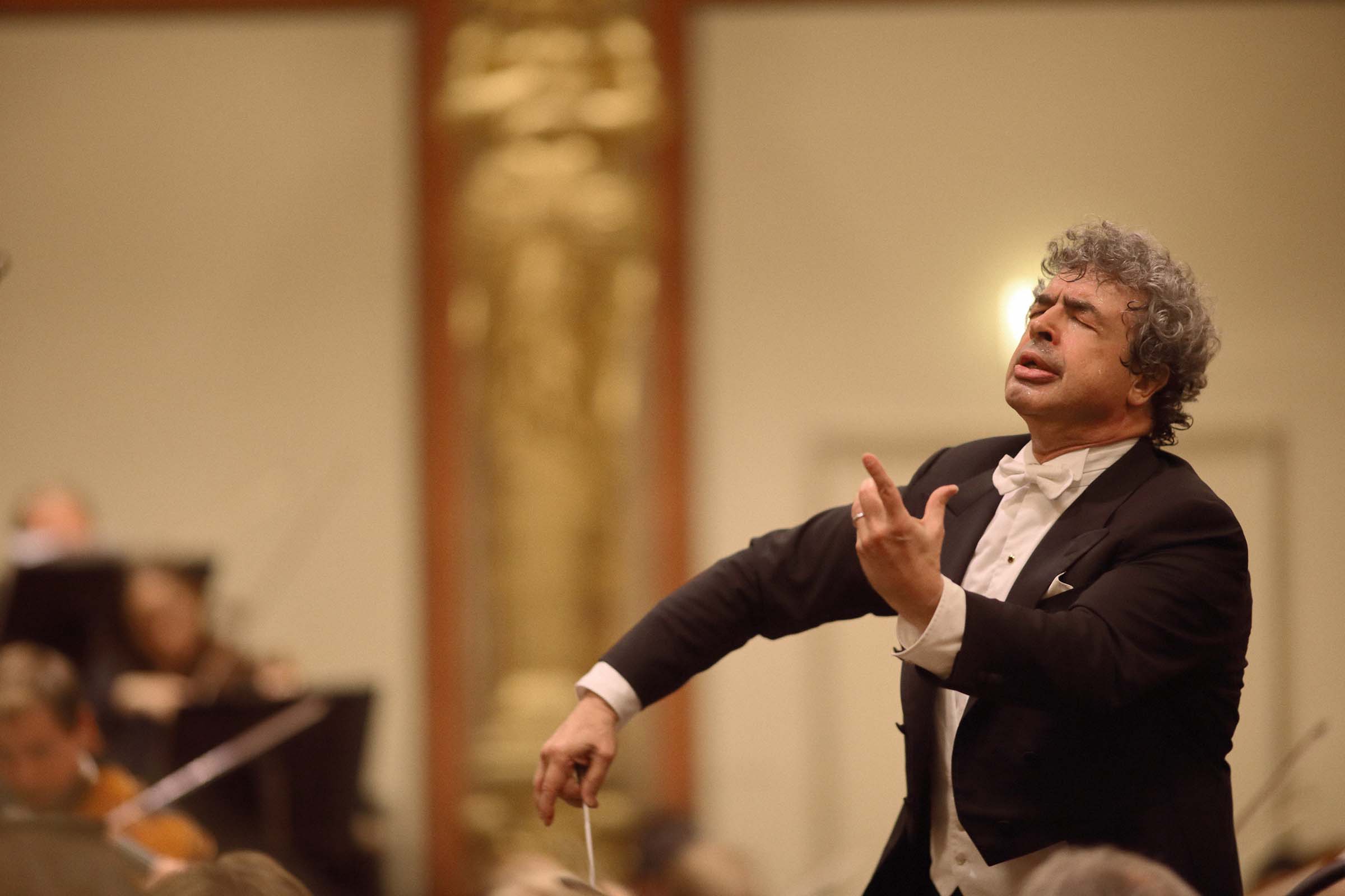 Bychkov conducts with his eyes closed.
