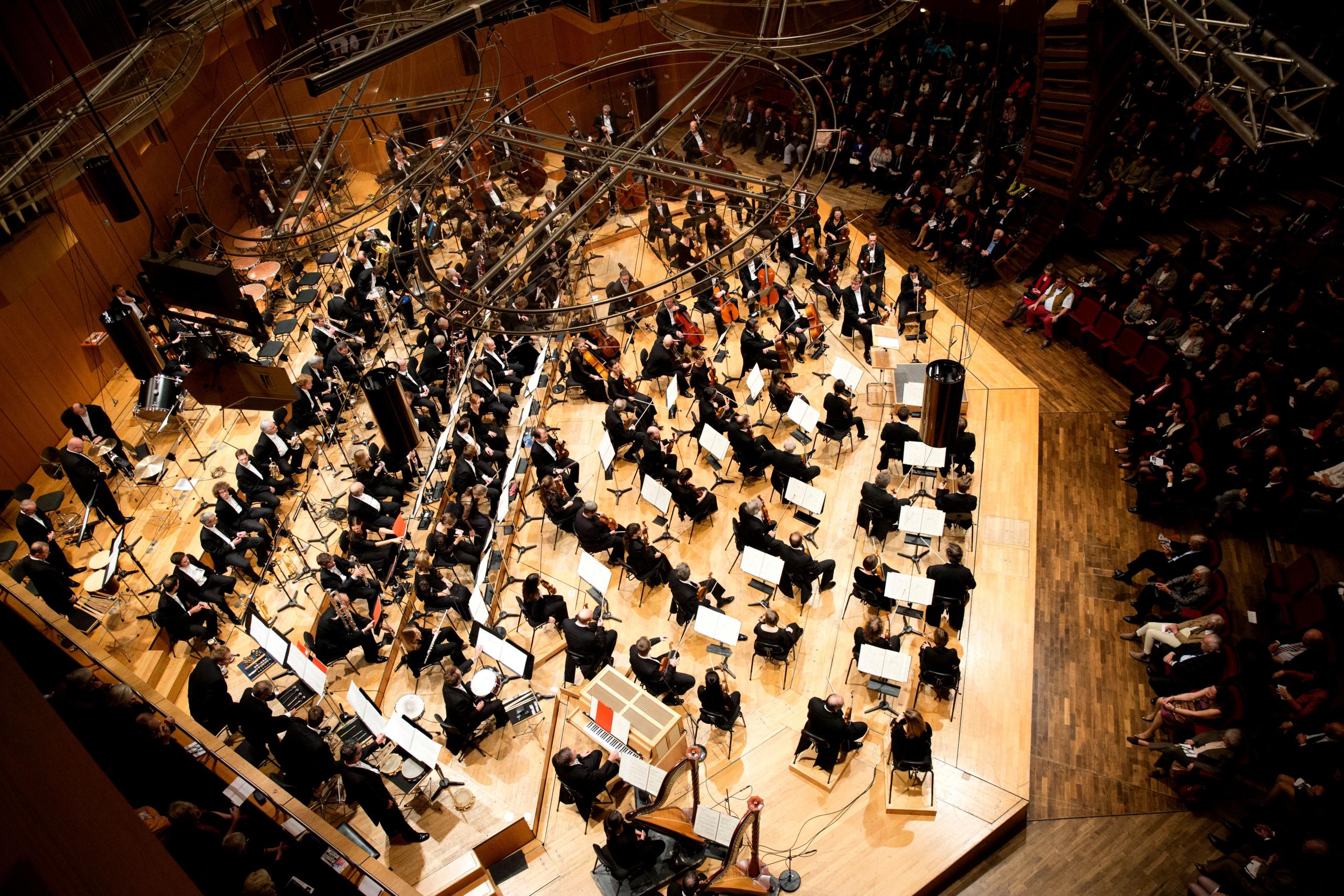 The Bavarian Radio Symphony Orchestra on stage in the Gasteig photographed from above.