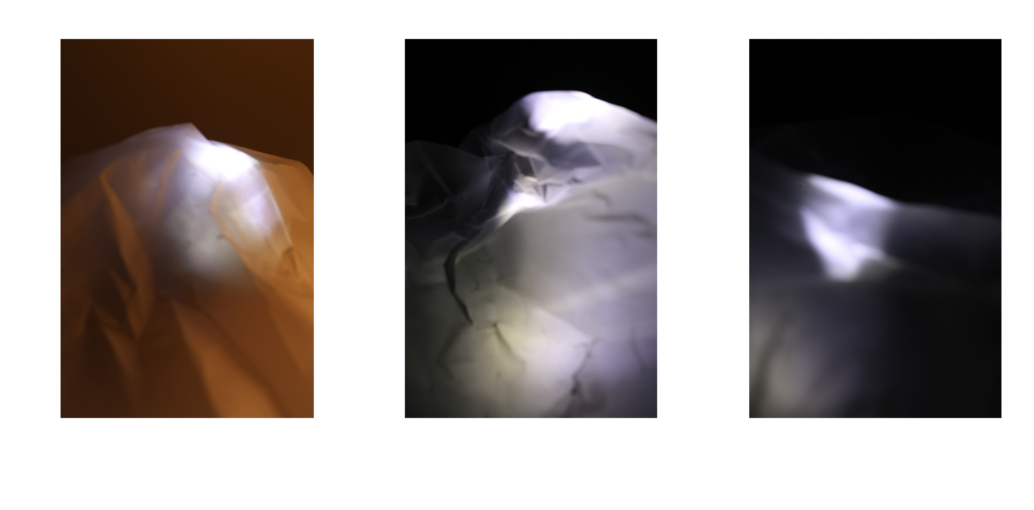 Drei Fotografien, die in einem weißen Rahmen nebeneinander abgebildet sind. Man sieht ein abstraktes Spiel mit Licht, Schatten.