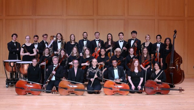 Frontal portrait of the orchestra