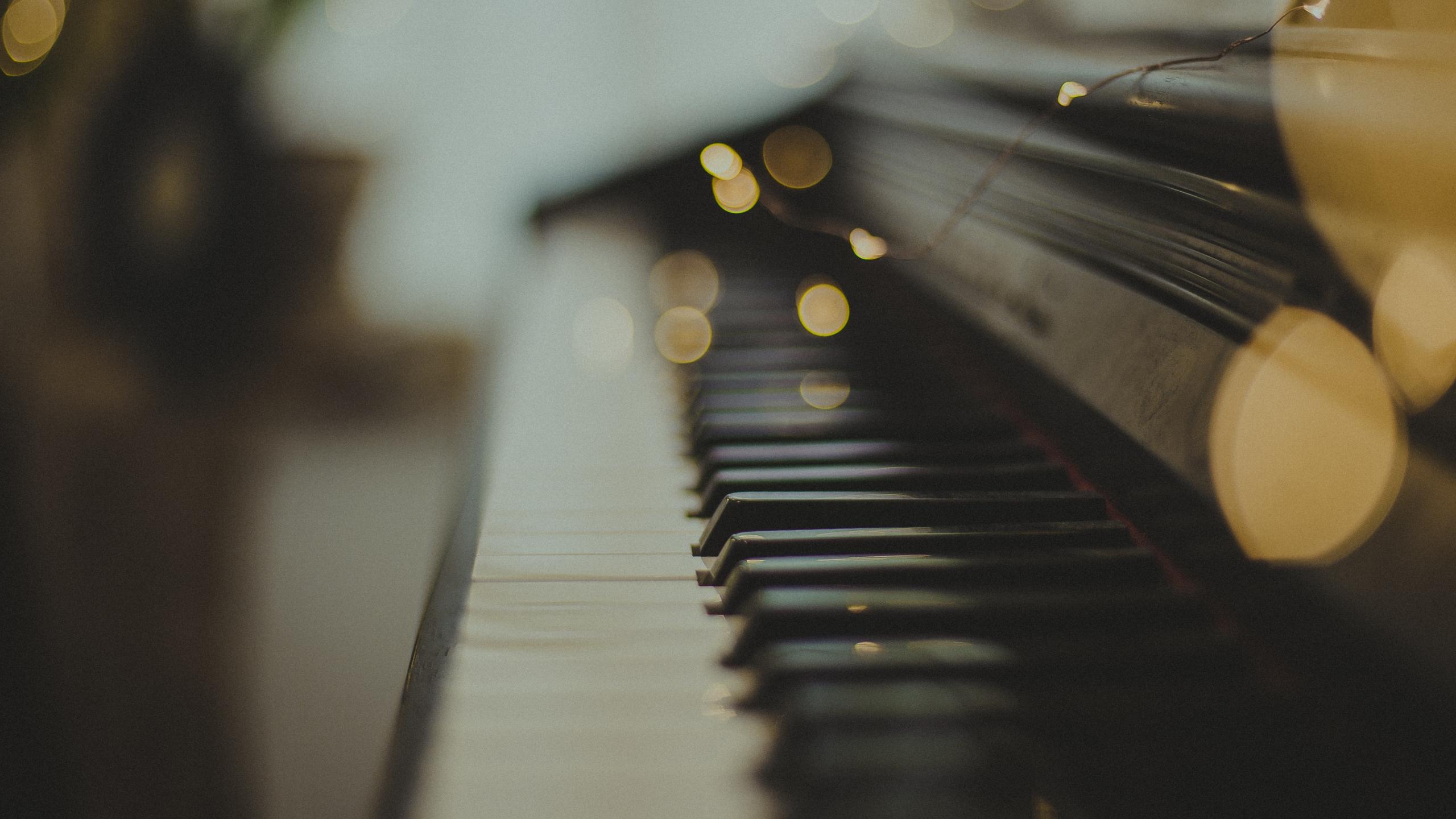 Close up of a piano keyboard